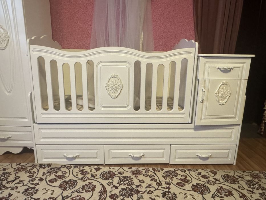 Bolalar krovati va shkafi