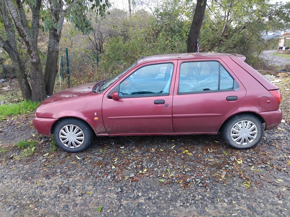 Продавам 2бр       Форд феста 14 бензин