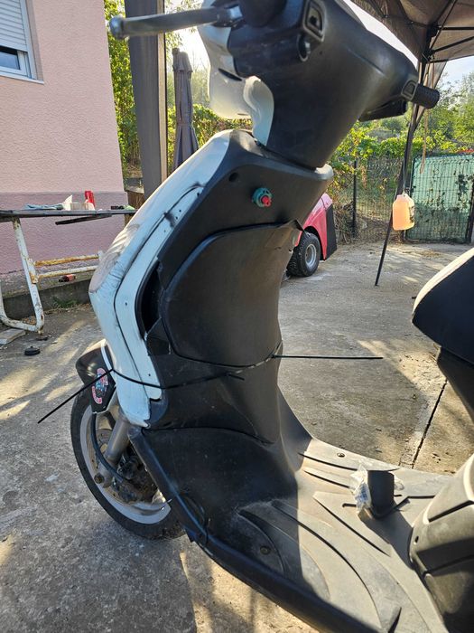 Scuter Piaggio Fly 2012