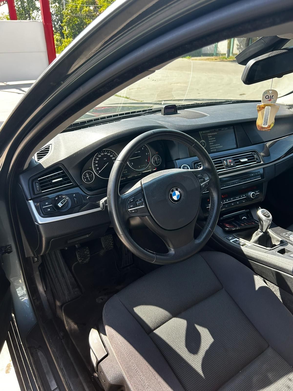 Vând BMW f11 2.0 TDI