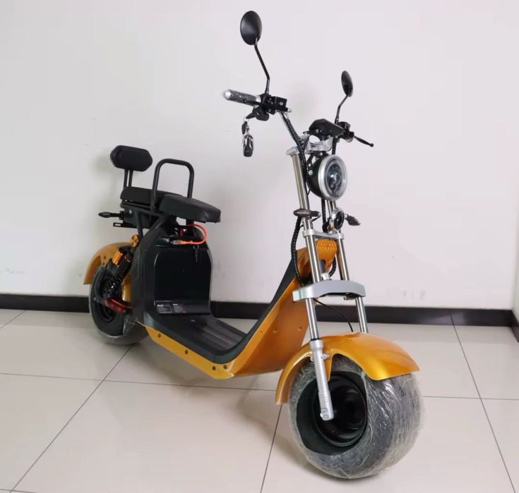 Scuter electric cu cartela 2025