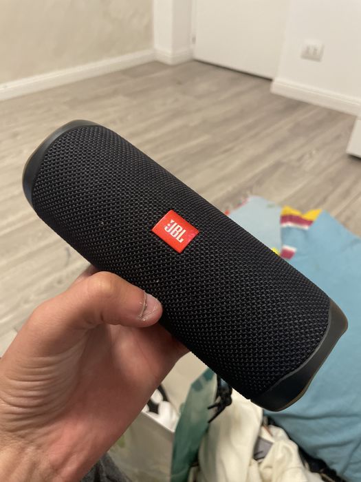 Boxa JBL bluetooh merge foarte bine