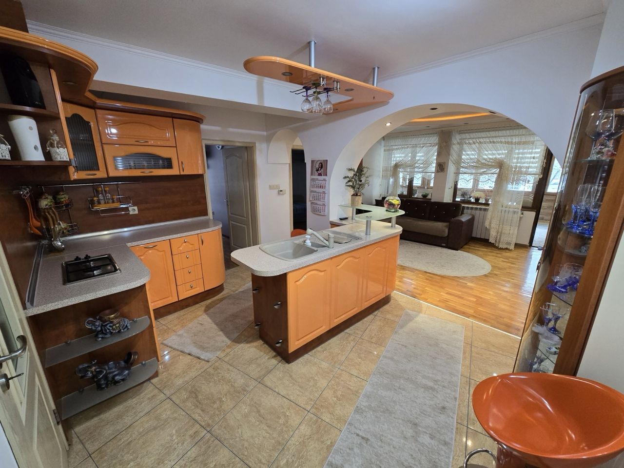 Дава се под наем Тристаен апартамент в Русе, Дружба 1 - 106 кв.м за 663 € - Снимка #2