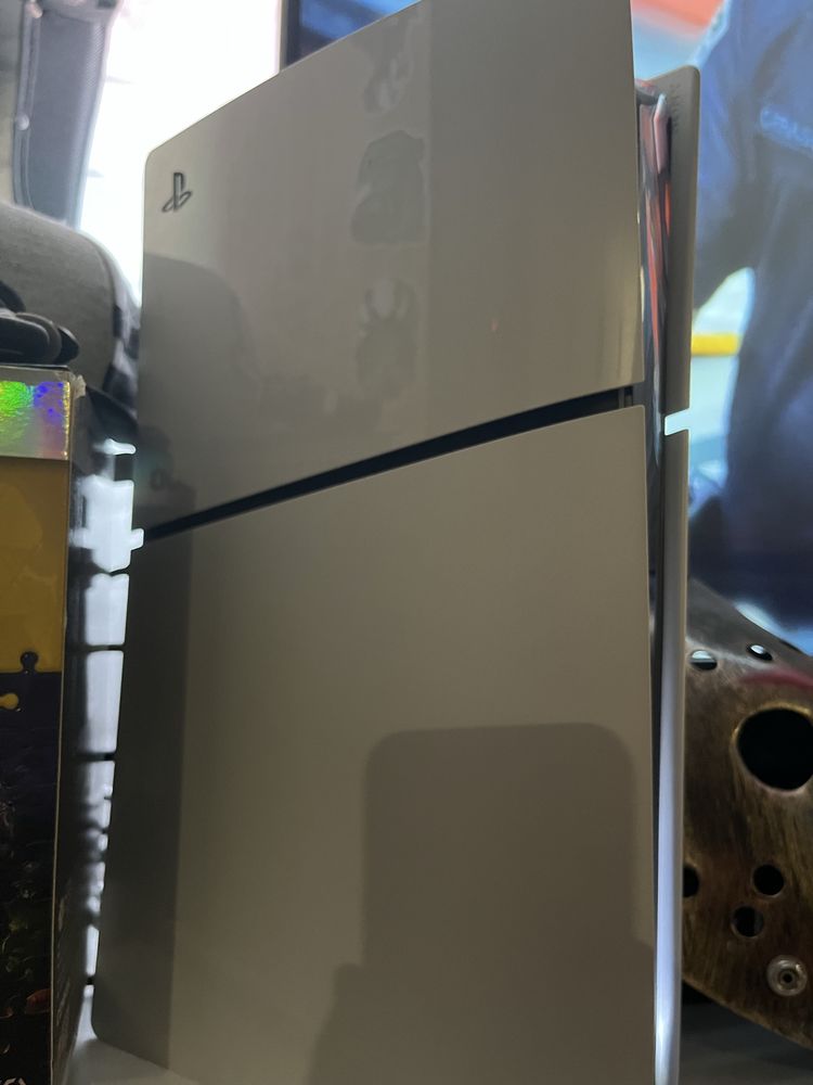 Playstation 5 Slim Disc Version в гаранция с 2 контролера!