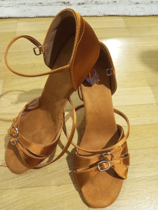 Обувки за латино танци