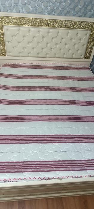 Отдам матрас 160/200 за  кг яблок.