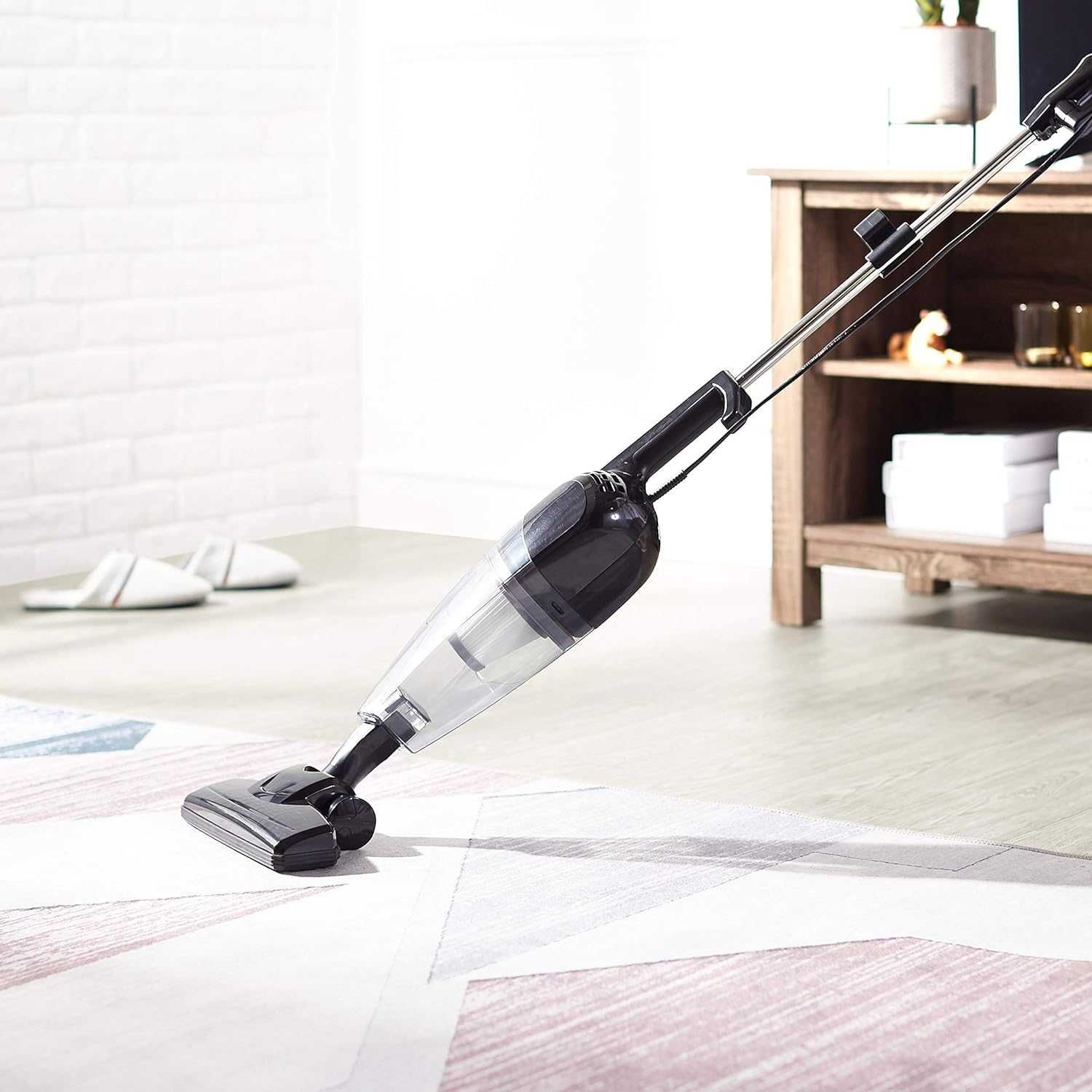 Прахосмукачка Amazon Basics 2 in 1, 300W, HEPA филтър, 1.6кг