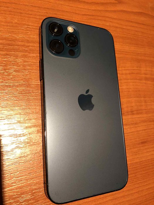 Продавам iPhone 12 pro