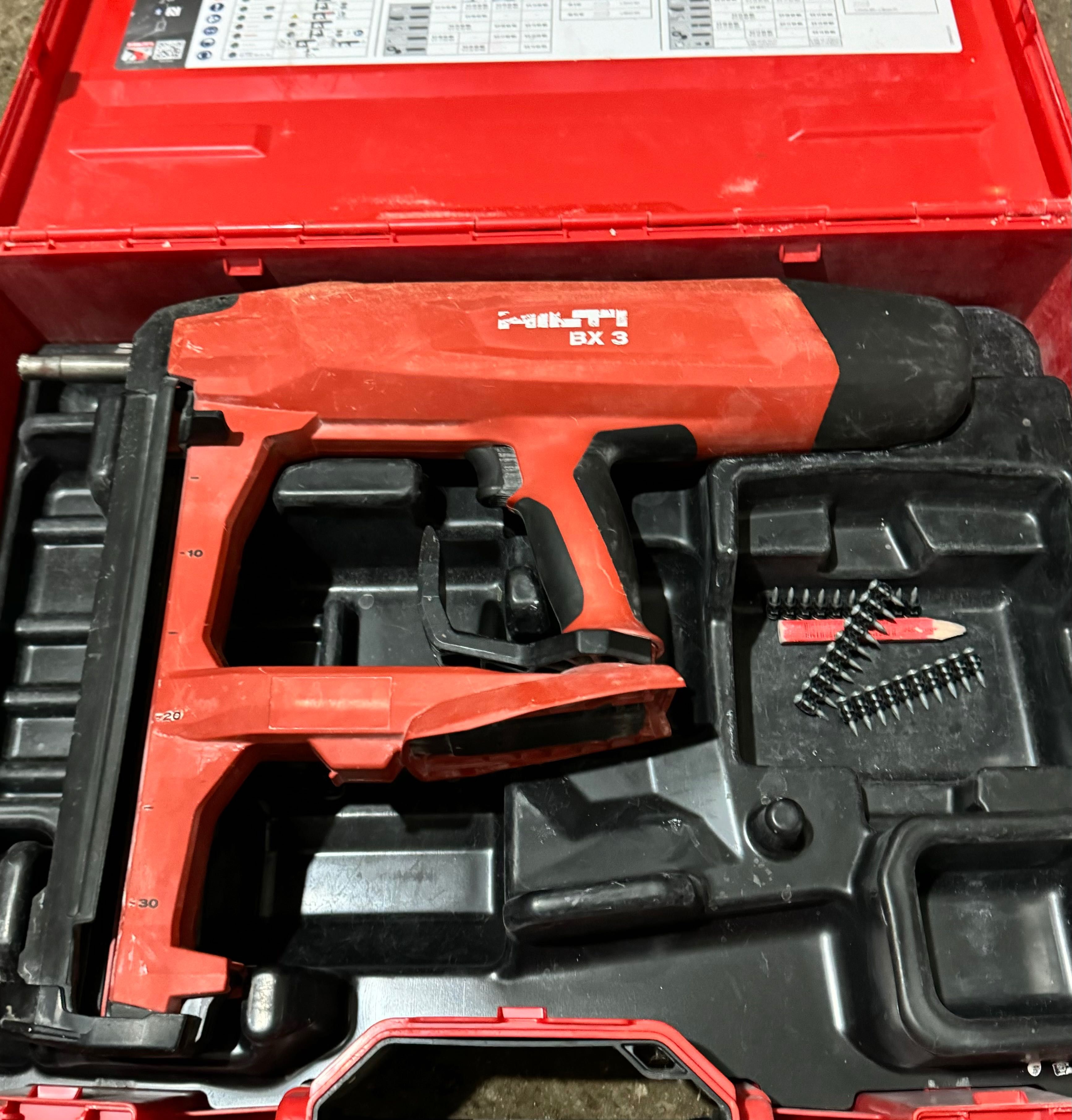 Pistol Cuie  Hilti pe acumulator  + Hilti TE DRS Y ,Aspirator  Nilfisk