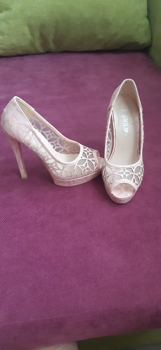 Pantofi eleganti