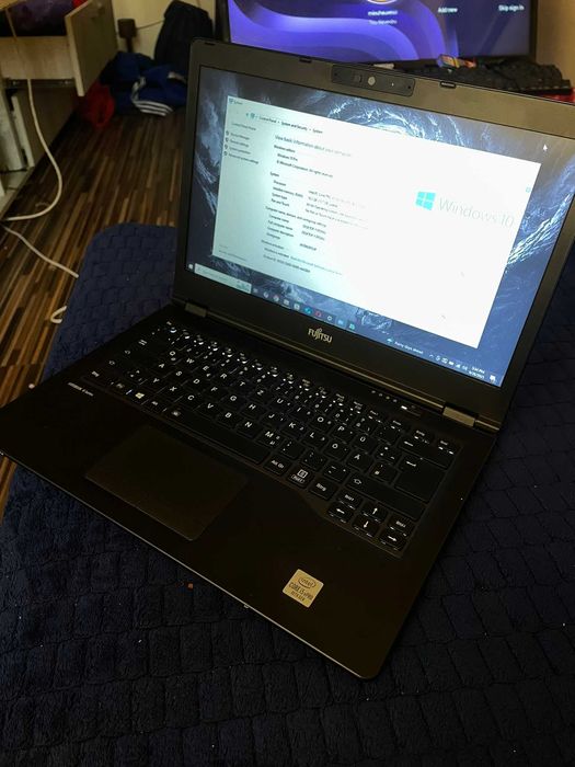 Laptop Fujitsu Lifebook U Series • Intel Core i5-10310U
