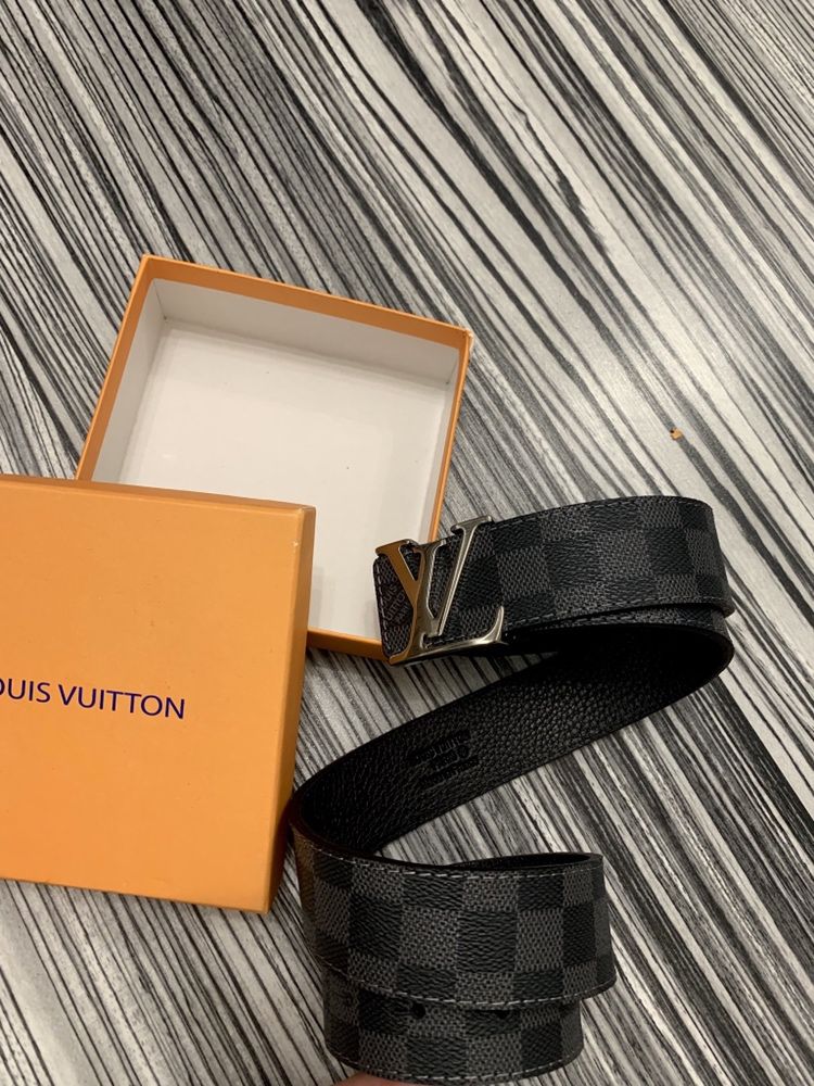 Curea LOUIS VUITTON -gravura interior:Piele naturală ! toate inscripti