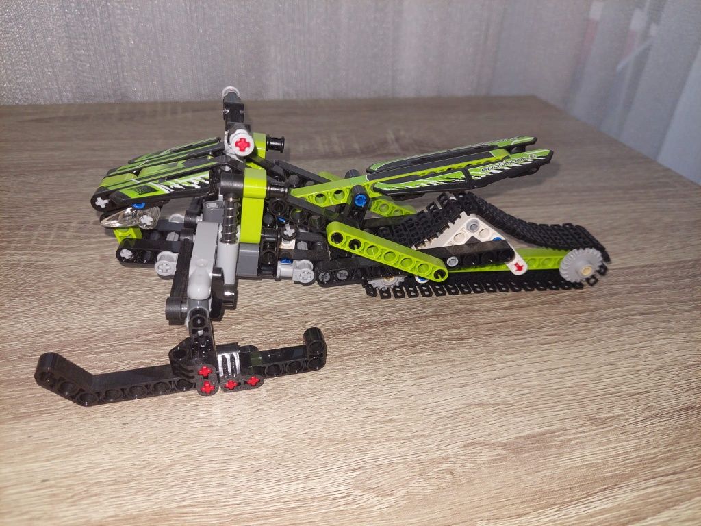 LEGO - Technic 42021 - Snowmobil