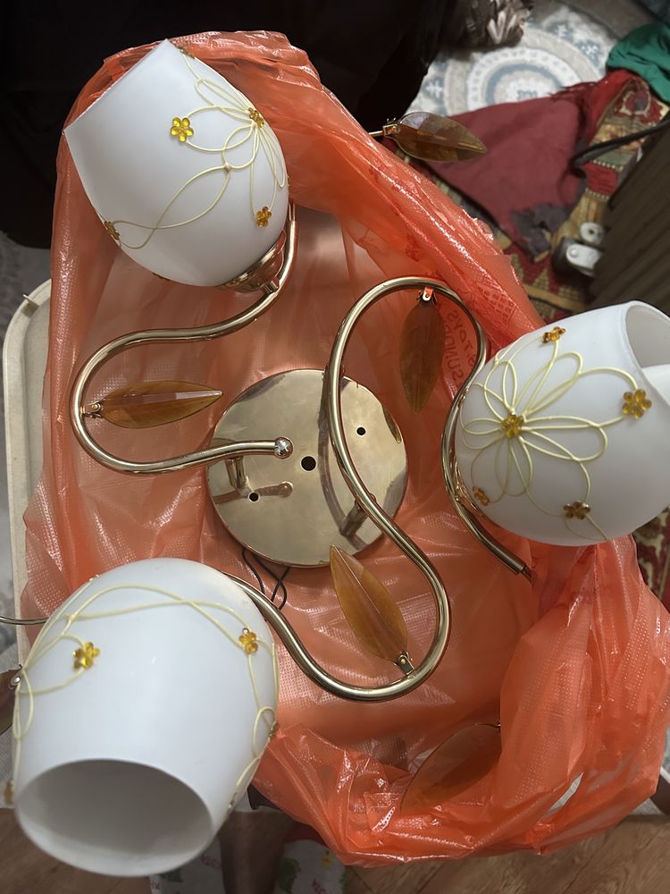 Продам люстры