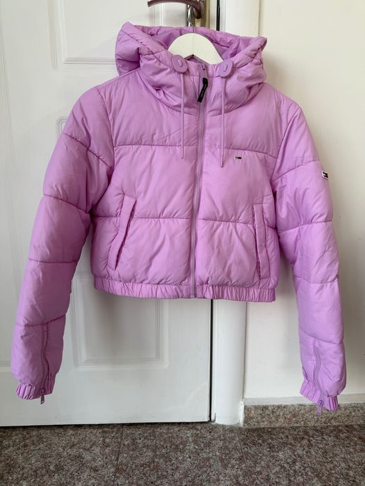 Зимно късо яке Tommy Jeans в лилаво