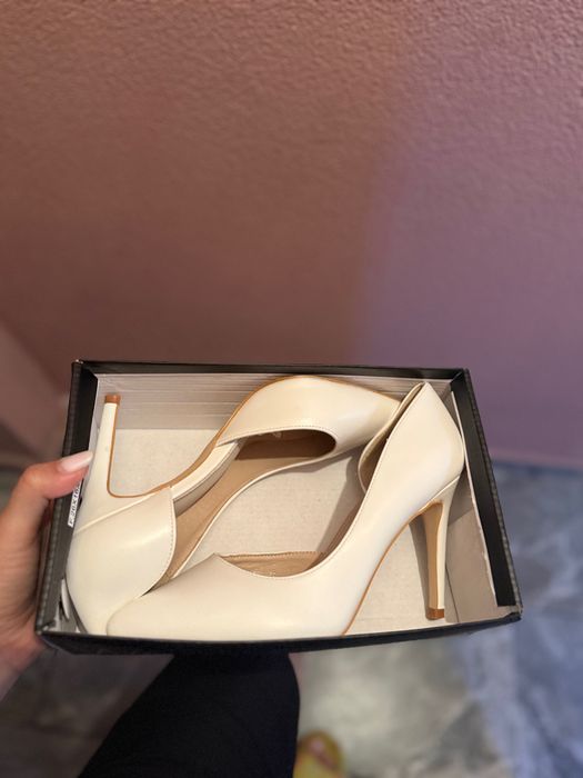 Елегантни обувки с тънък нисък ток