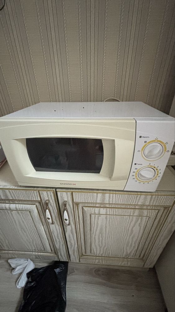 Микроволновка на запчасти чистая