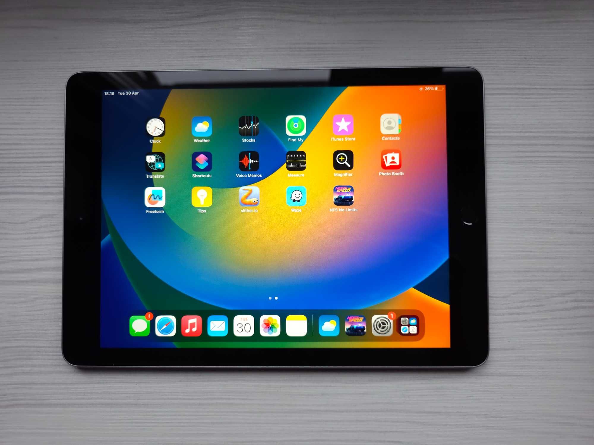 iPad (5-то поколение) - 9.7 WiFi, 128GB - Space Gray