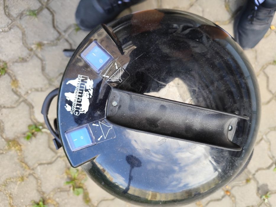 Aspirator profesional apa + uscat