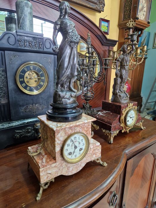 Страхотен антикварен френски каминен часовник