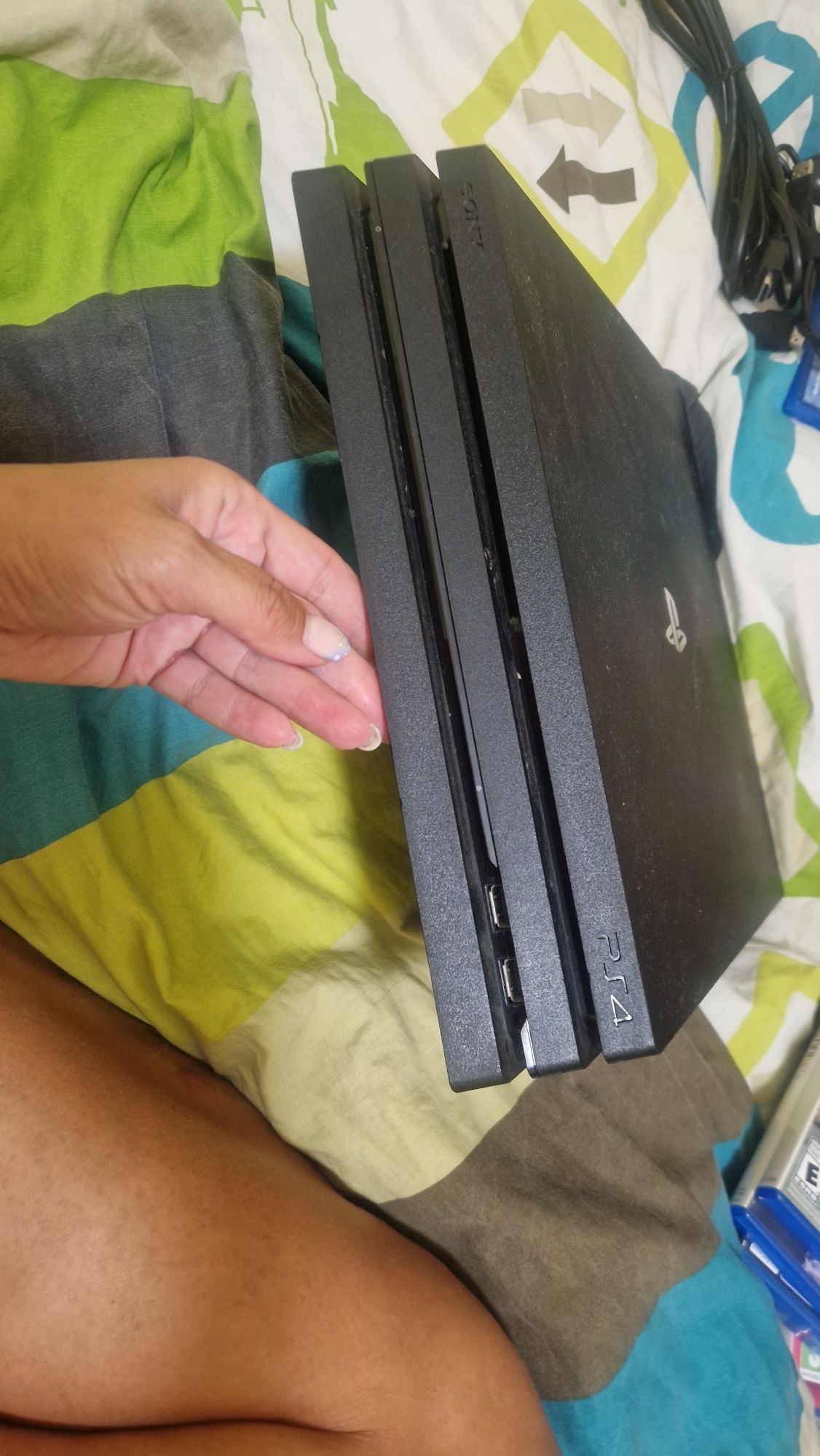 Продавам psp 4pro плюс игра