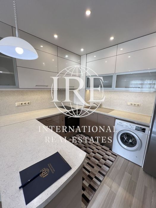 Продава се Двустаен апартамент в Варна, Възраждане 1 - 90 кв.м за 1845 €/кв.м - Снимка #2