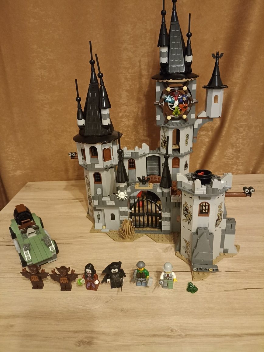 LEGO Monster Fighters 9468 Vampyre Castle
Всички фигурки и инстр