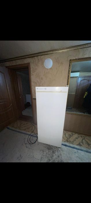 Продам однокамерный холодильник советский Бирюса рабочи доставка беспл