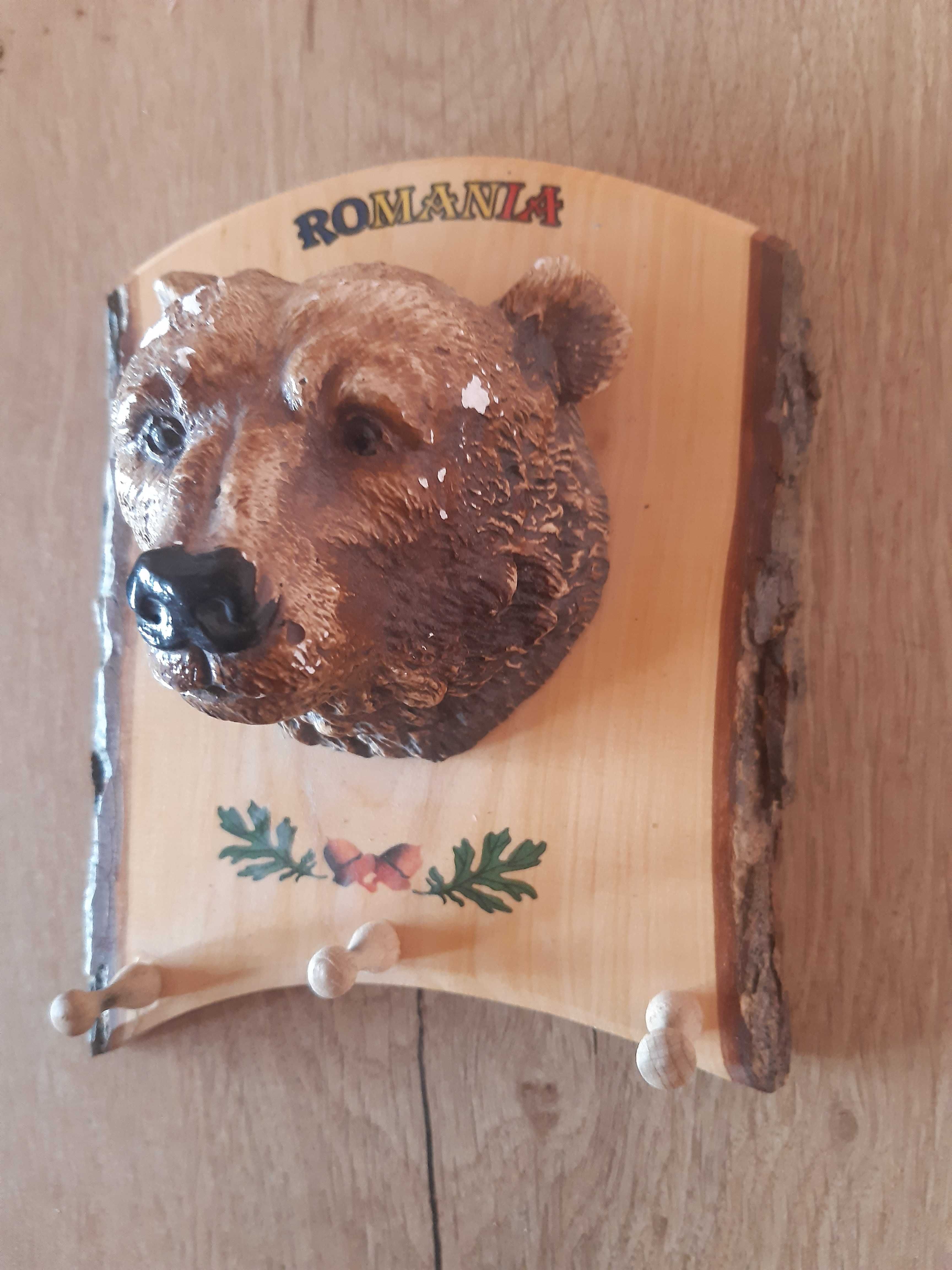 Закачалка за дрехи с глава на мечка