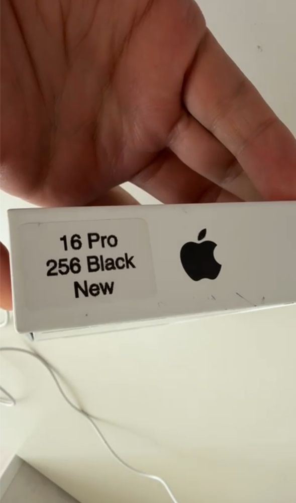 iPhone 16 pro black