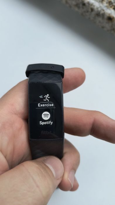 Bratara fitness Fitbit Charge 4