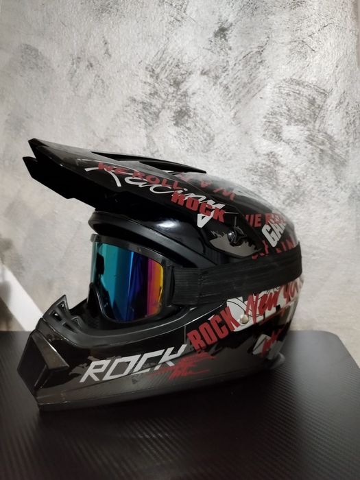 Vând casca moto cross/atv , este in stare foarte bună!