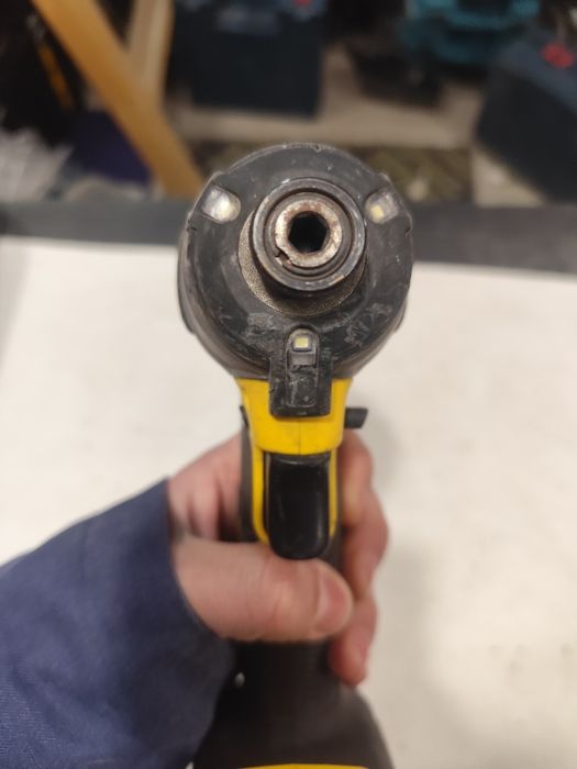 Акумулаторен ударен импактдрайвър Девалт DeWalt DCF809 190nm