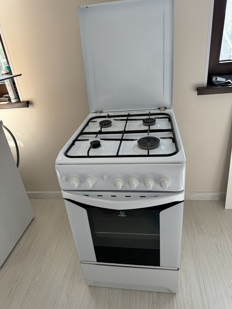 Продается Газовая Плита Indesit