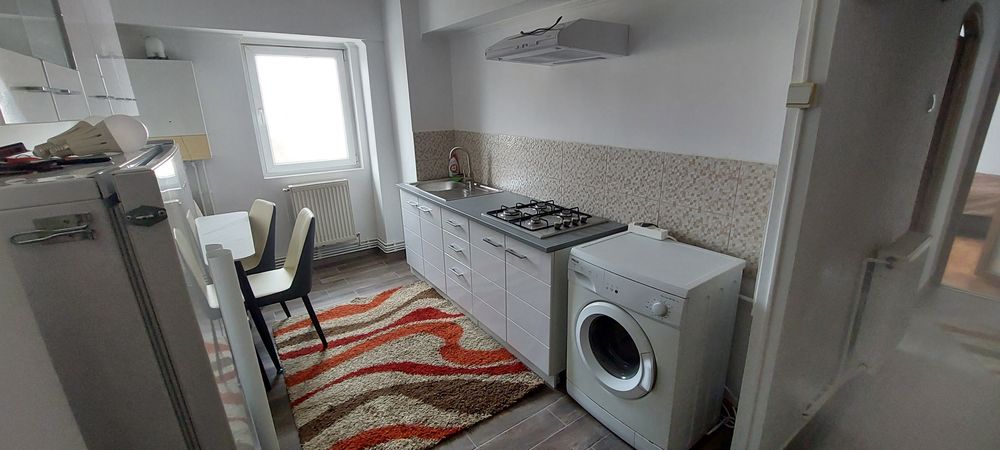 Vand apartament 3 camere decomandat. Schimb cu apartament in Cluj .