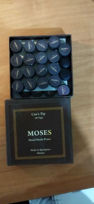 наклейка Moses  и все что надо...