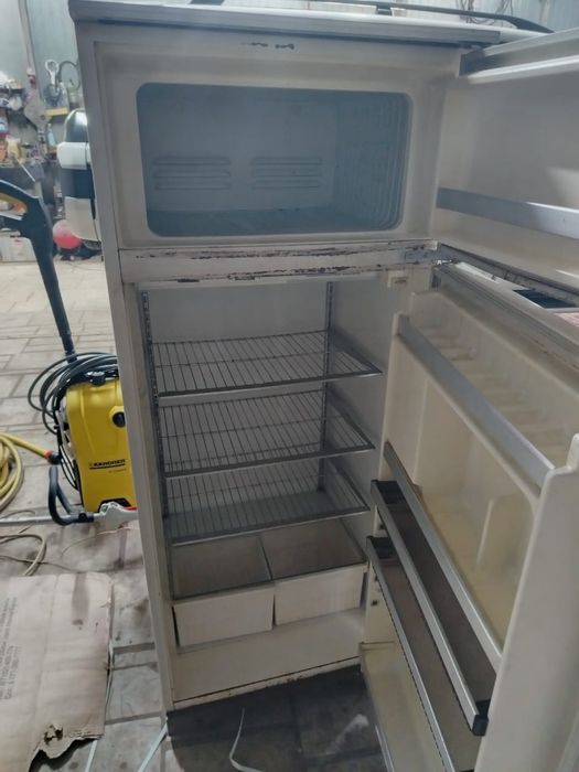 Холодильник б/у в хорошем состоянии