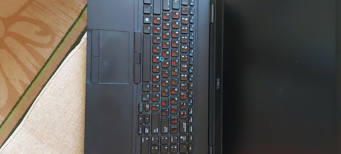 laptop dell- намокрен