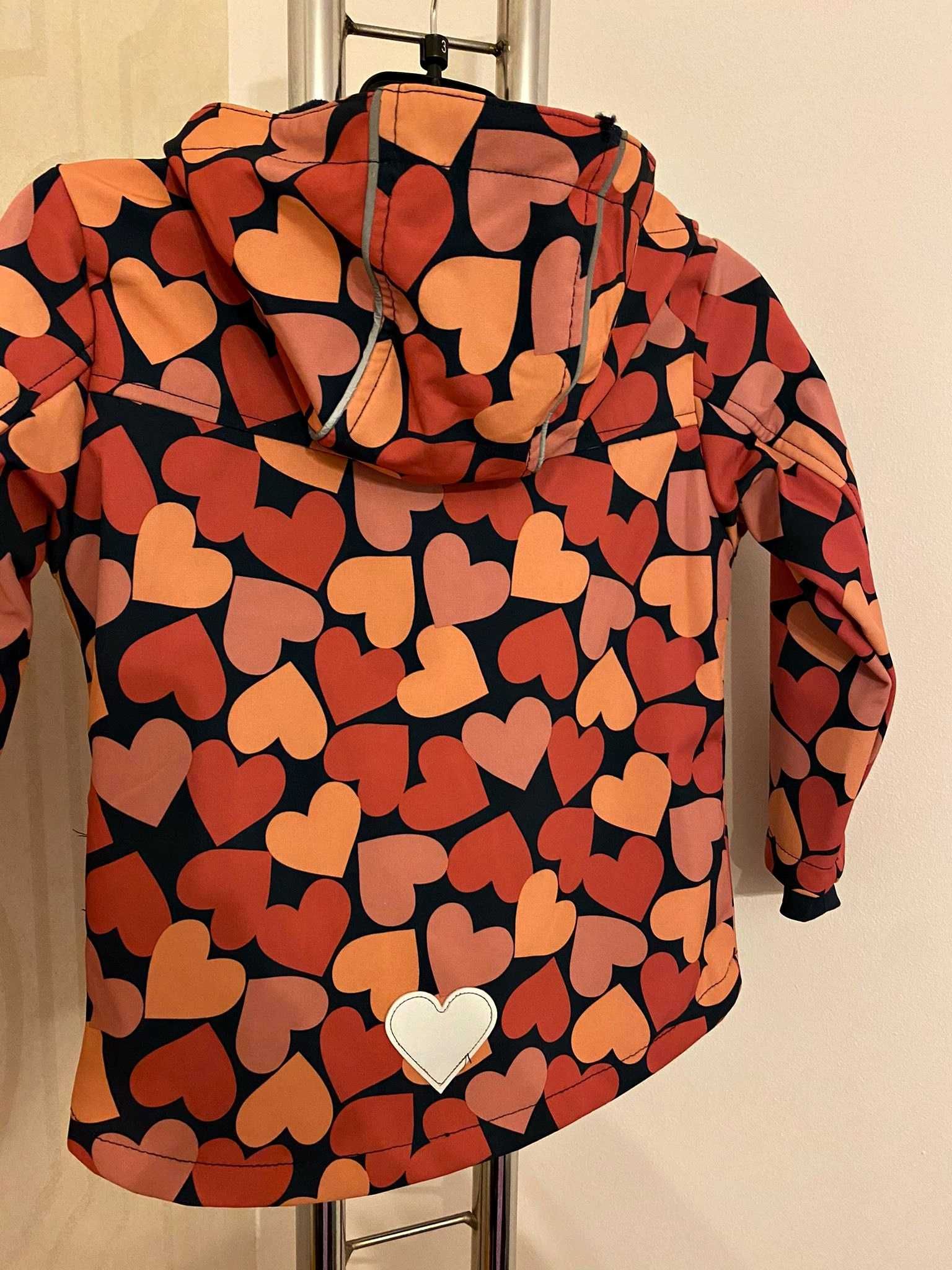 Geaca softshell primavara-toamna cu imprimeu inimioare - MARIME 98