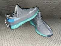 Încălțăminte ADIDAS Yezzy nr 45,5