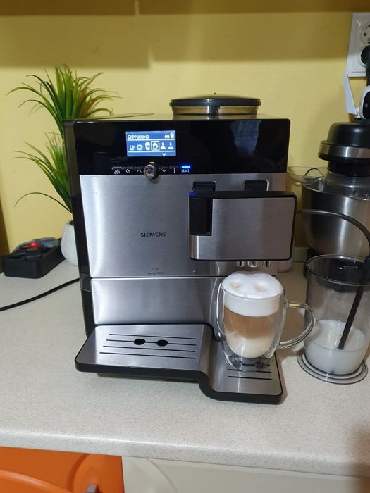 Expresor automat Siemens EQ8 Series 300 aparat de cafea