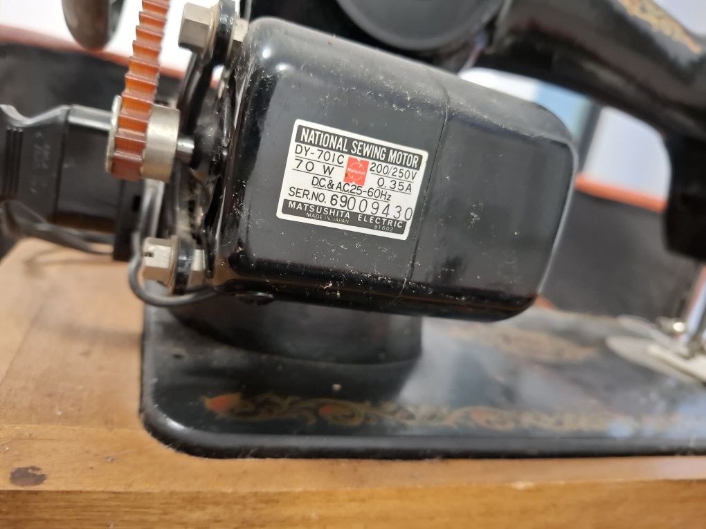 Masina electrica cusut vintage perfect funcțională