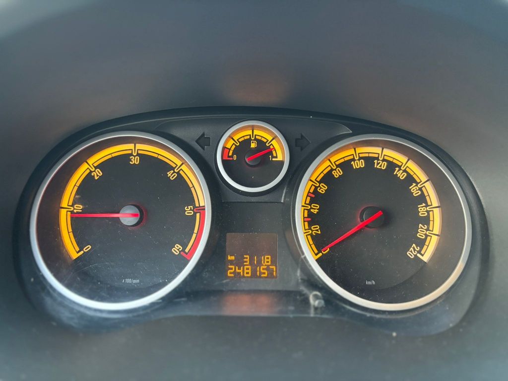Vând Opel corsa 1.3 cdti