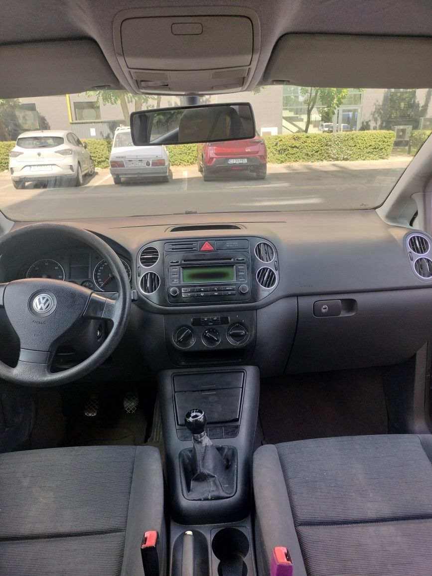 Vând Golf V Plus