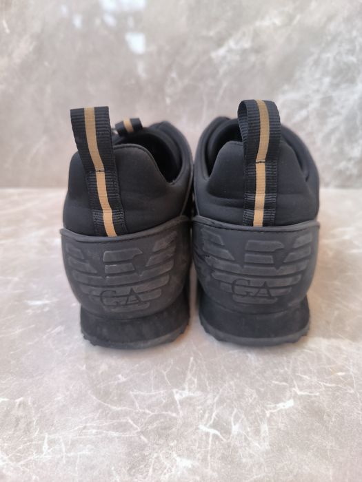 EA7 Empori Armani номер 42