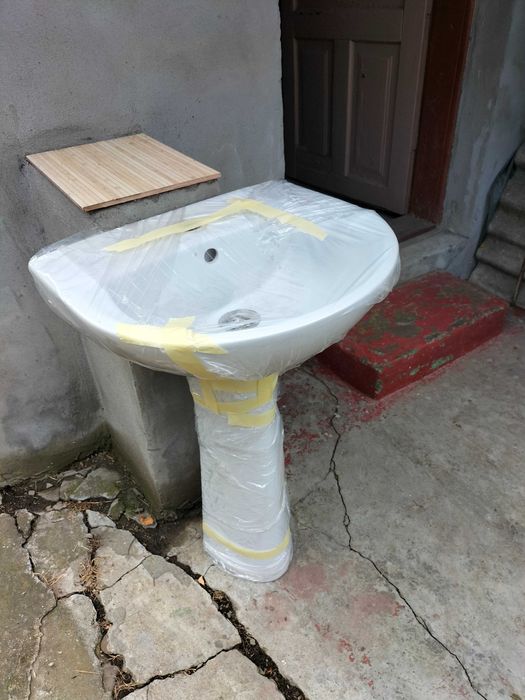 Lavoar de baie cu piedestal