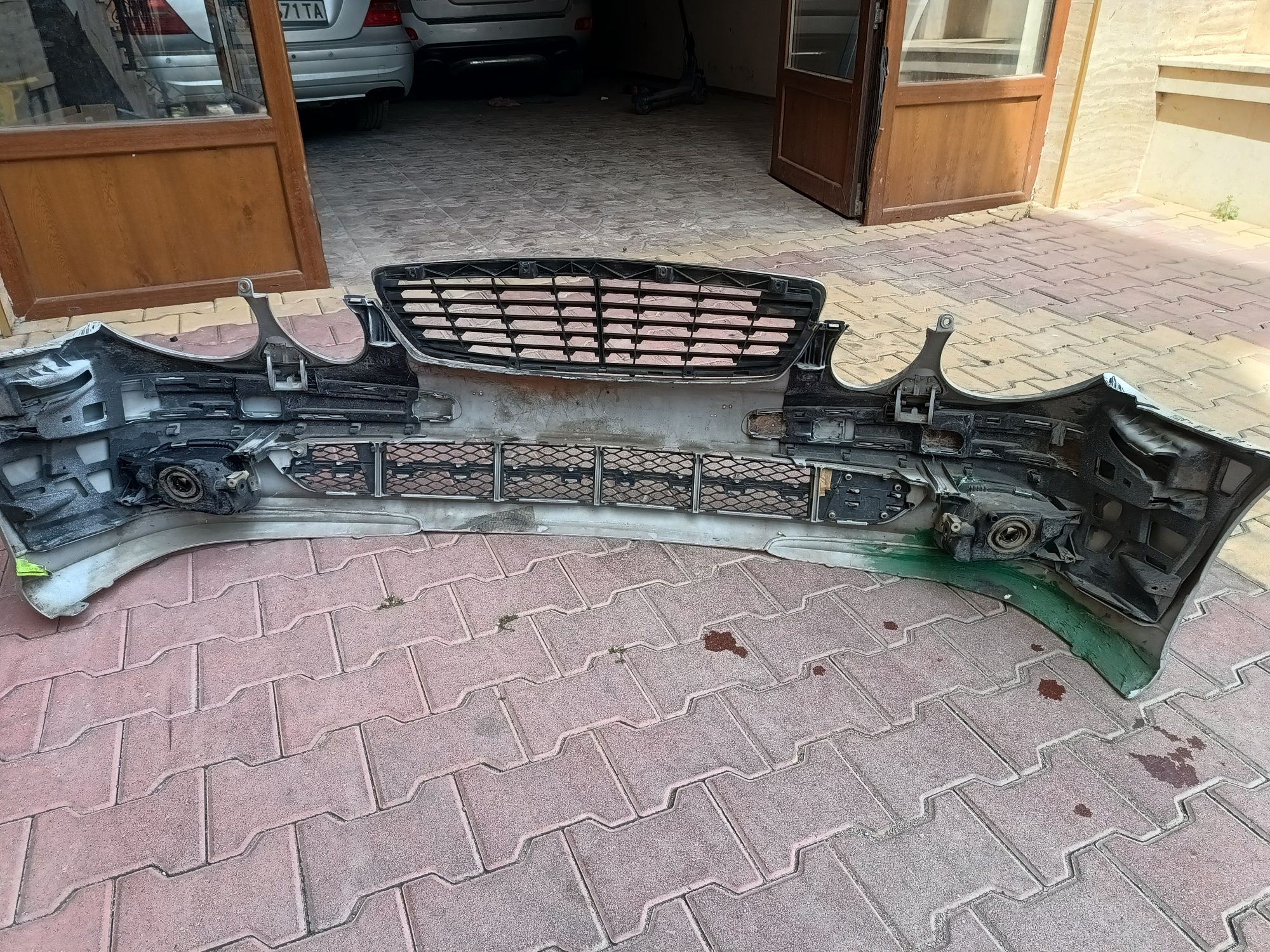 Предна броня и решетка за е w211