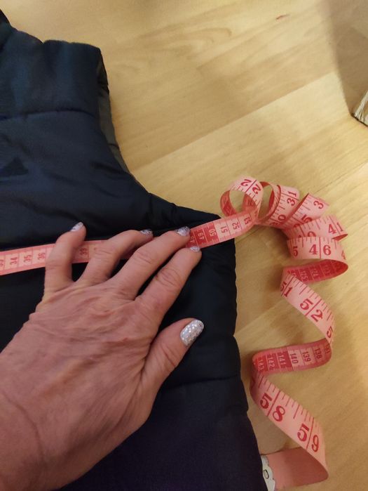 Елек Adidas двулицев обличан два пъти uk 12 eur 40 ширина 51 см.