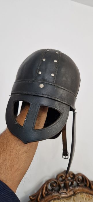 Coif vechi medieval piele  recuzita nituit