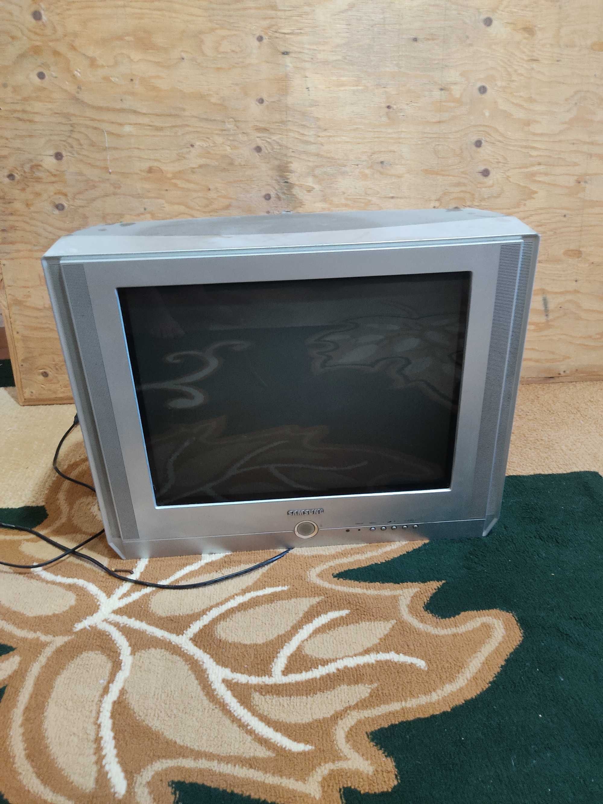 Televizor satiladi
